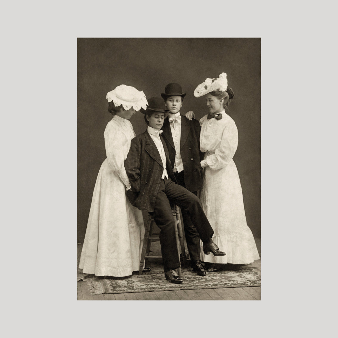 Mauvais genre. Les travestis à travers un siècle de photographie amateur